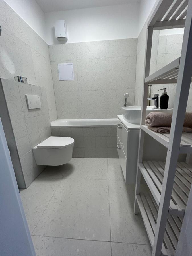 Cozy 1-Bedroom Condo Miloslavov Bagian luar foto
