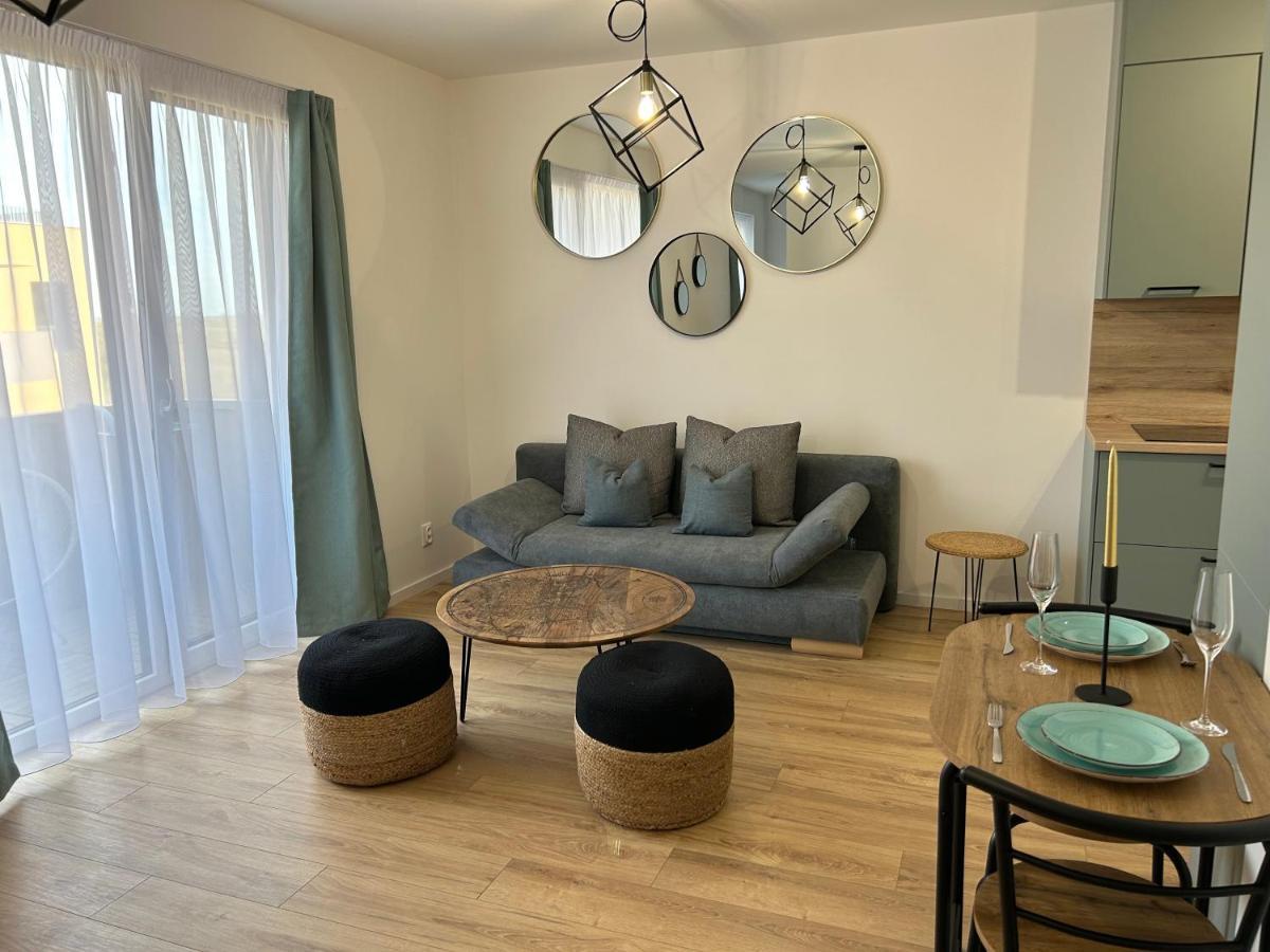 Cozy 1-Bedroom Condo Miloslavov Bagian luar foto